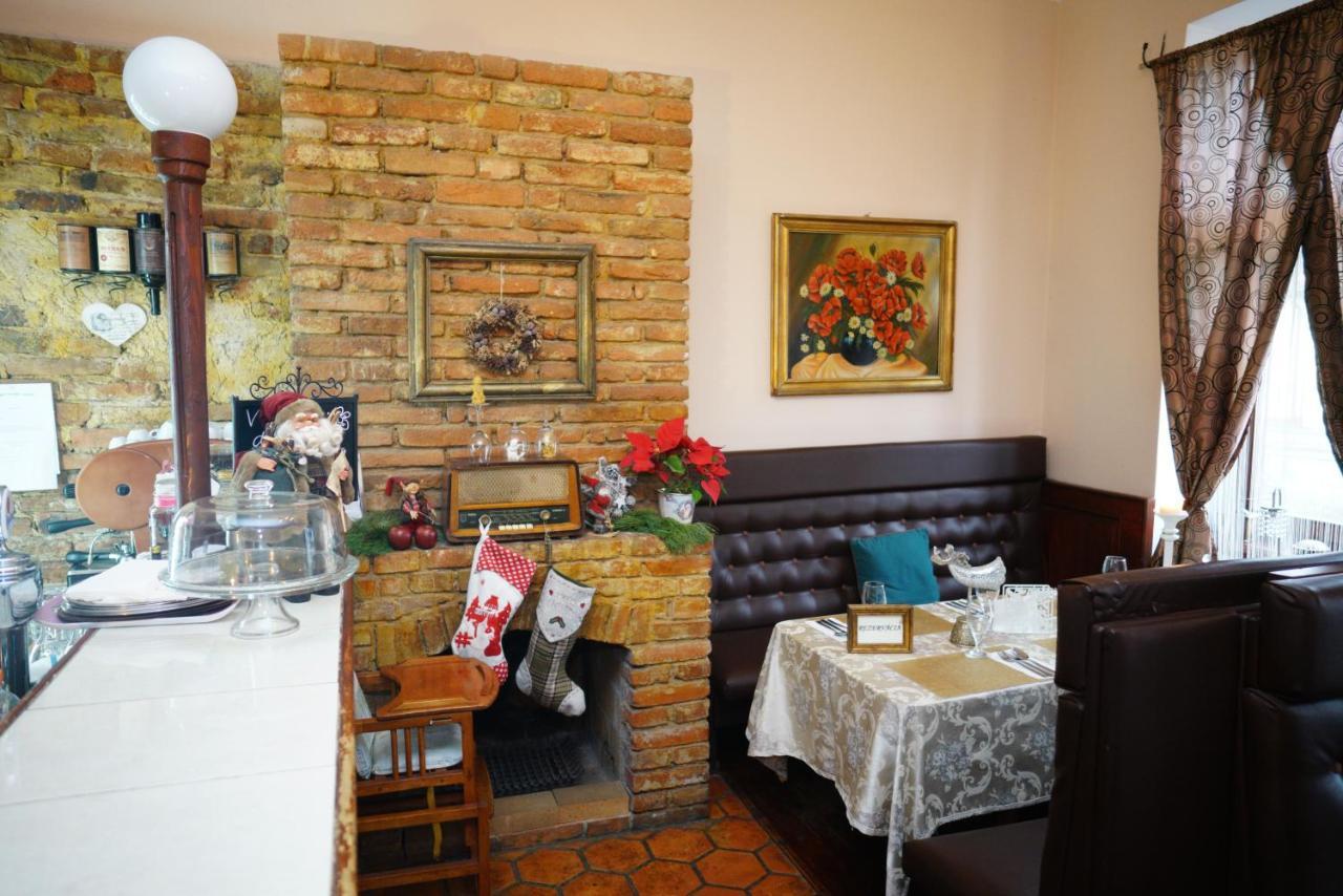 Penzion Restaurant Jakub Poprad Bagian luar foto